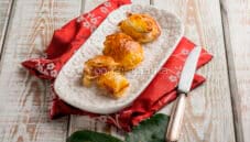 Medaglioni di sfoglia e cotechino, bocconcino gustoso