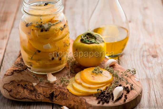 Cachi verdi sotto olio, la conserva che non ti aspetti