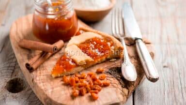 Crostata con olivello spinoso