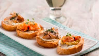 Crostini con sgombro affumicato