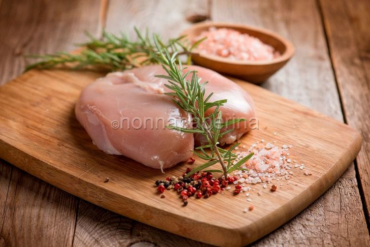 Il pollo, la carne preferita dagli italiani: versatilità e benessere in cucina il pollo