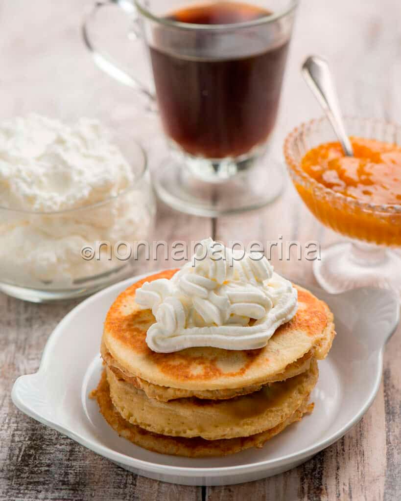 Pancake con latte di mandorla Pancake con latte di mandorla