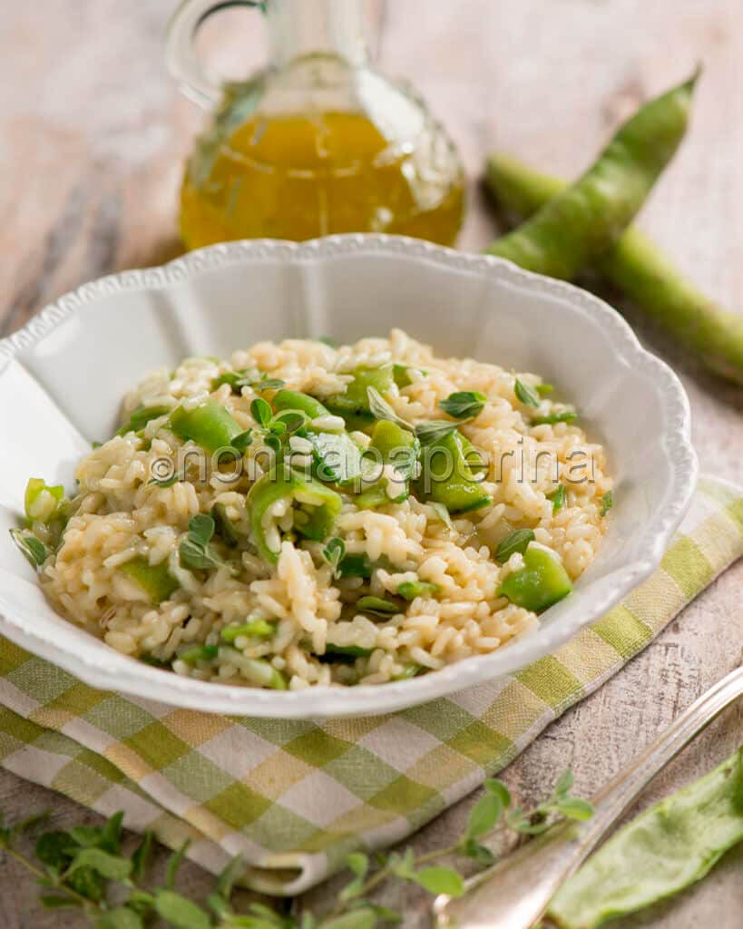 Risotto di bucce di fave e patate Risotto di bucce di fave e patate