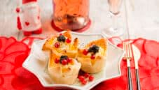 Sfogliatine con patate e caviale, un antipasto di classe