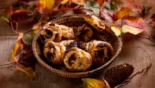 Funghetti di pasta choux, dolci della tradizione napoletana Funghetti di pasta choux, dolci della tradizione napoletana