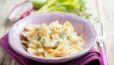 Farfalle con pesto di cavolfiore, un piatto semplice Farfalle con pesto di cavolfiore, un piatto semplice