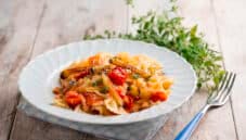 Farfalle con salmone e melanzane, un primo ricco