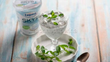 Mousse di Skyr con semi di papavero