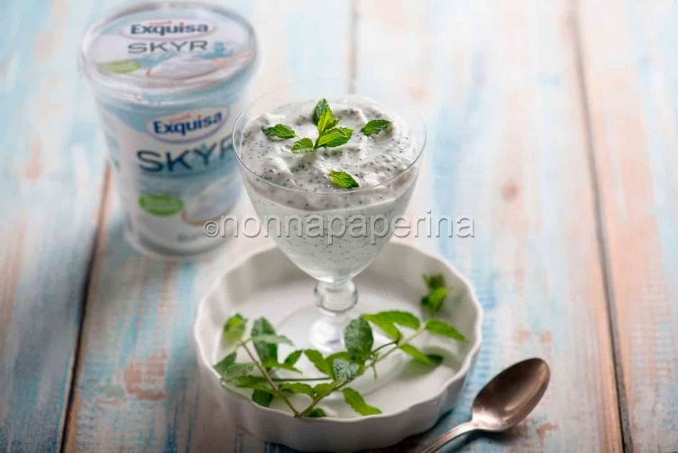 Profumata Mousse di Skyr con semi di papavero Mousse di Skyr con semi di papavero