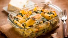 Pasta gratinata agli spinaci, una pasta al forno squisita Pasta gratinata agli spinaci, una pasta al forno squisita