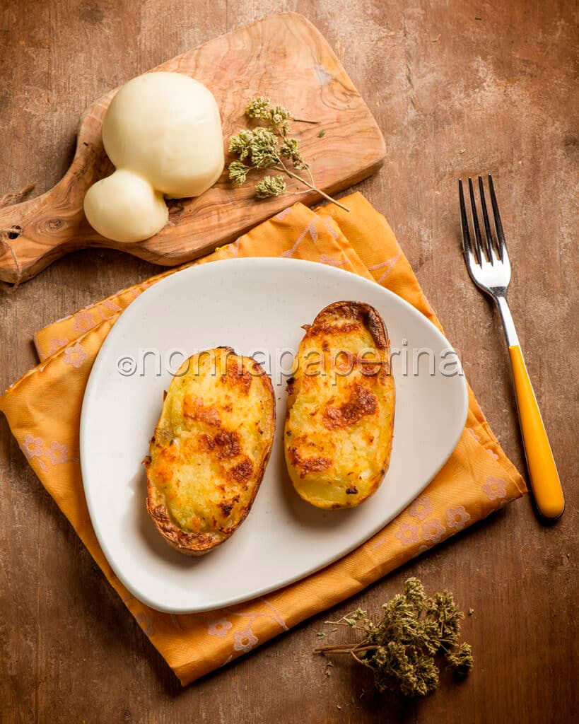 Patate ripiene con scamorza Patate ripiene con scamorza