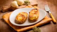 Patate ripiene con scamorza, un antipasto gustoso Patate ripiene con scamorza, un antipasto gustoso