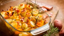 Patate rosse con pancetta, un piatto equilibrato Patate rosse con pancetta, un piatto equilibrato