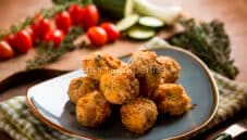 Polpette di riso e verdure, deliziosi pezzi di rosticceria