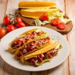 Tacos con chili di carne, un classico piatto messicano