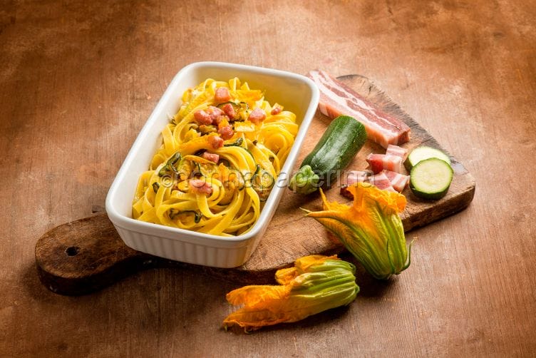Tagliatelle con fiori di zucca