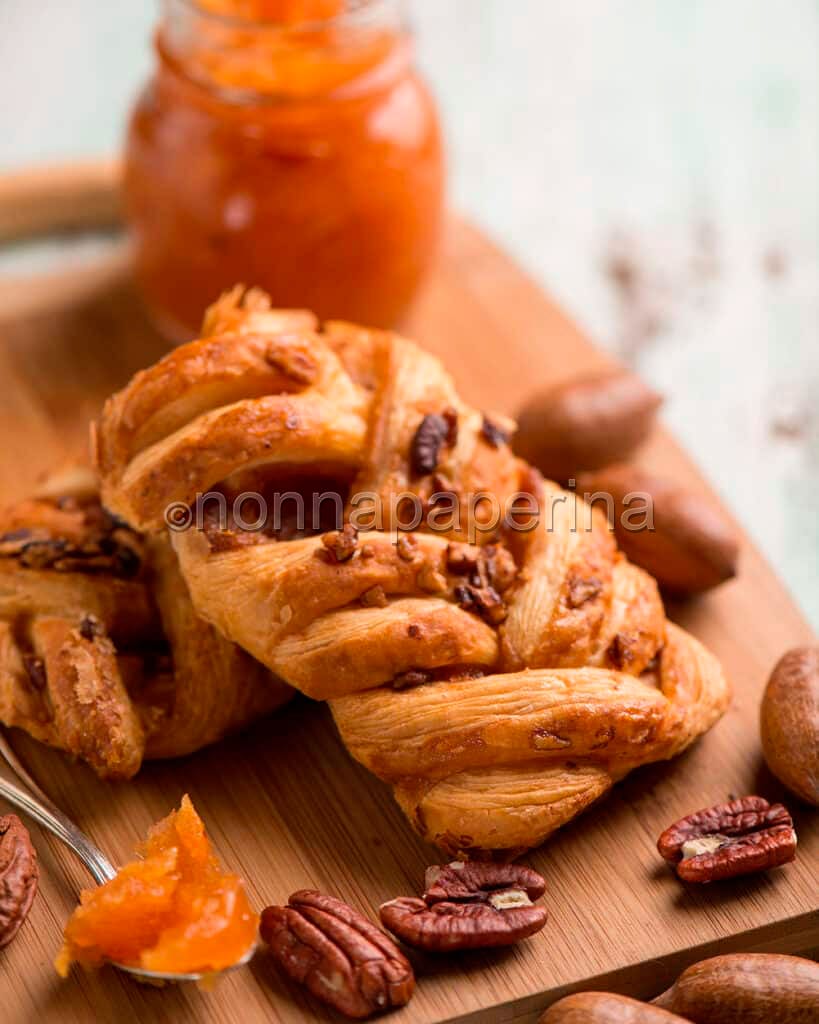 Treccine con mele cotogne giapponesi