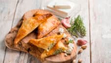 Triangoli con broccoli e feta, un ottimo antipasto Triangoli con broccoli e feta, un ottimo antipasto