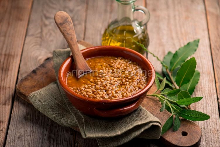 Zuppa di sorgo e lenticchie, un primo rustico e nutriente Zuppa di sorgo e lenticchie