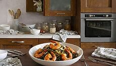 carbonara di mare con code di gamberi