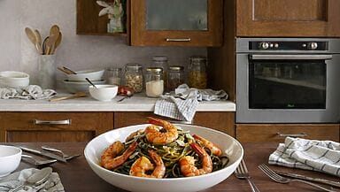 carbonara di mare con code di gamberi