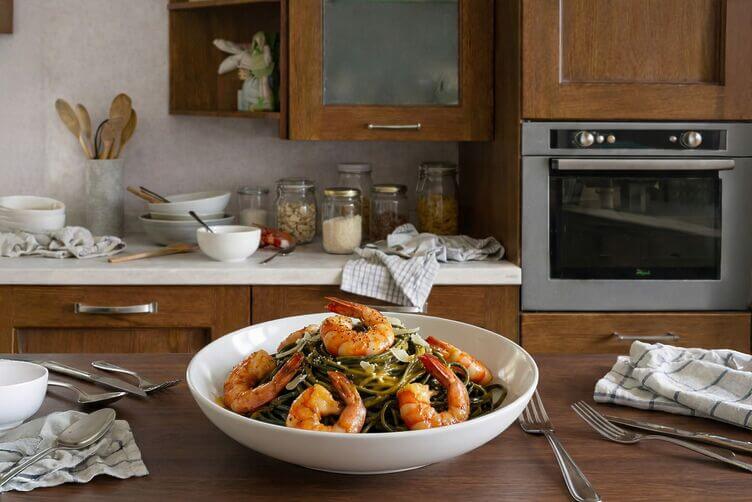 carbonara di mare con code di gamberi