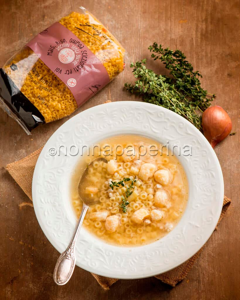 Anellini in brodo di pollo Anellini in brodo di pollo