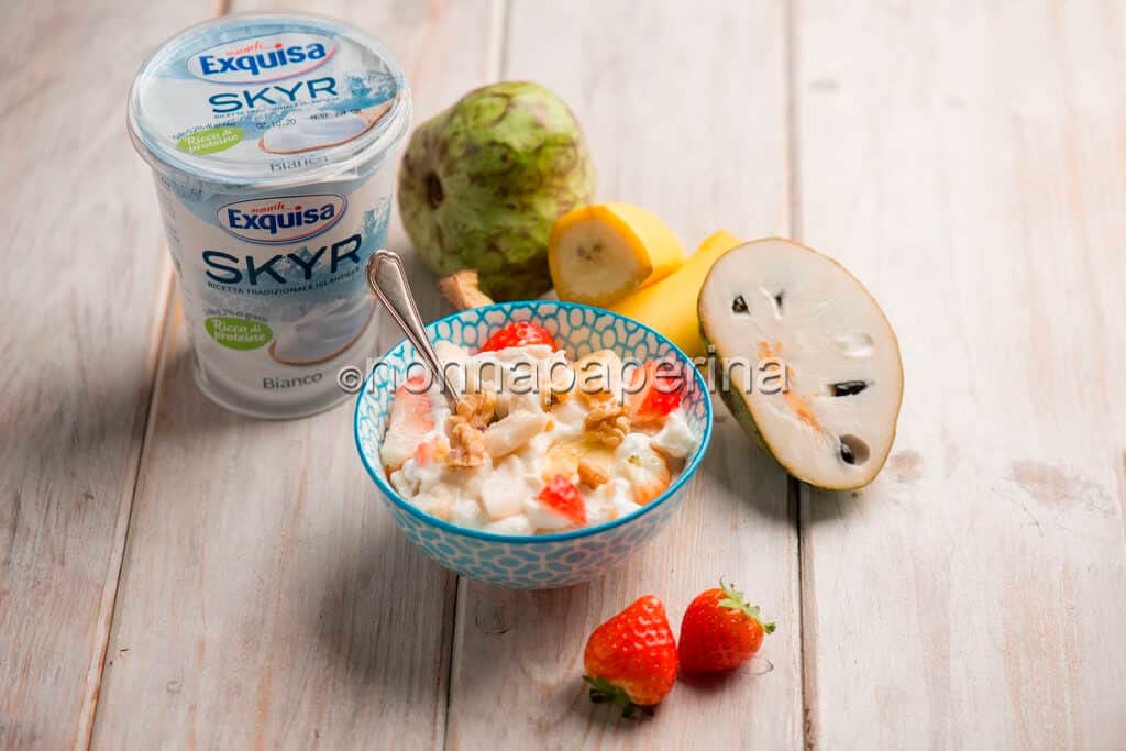 Colazione con Skyr e cherimoya