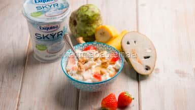 Colazione con Skyr e cherimoya