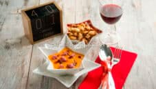 Crema di zucca con cotechino per un Capodanno perfetto Crema di zucca con cotechino per un Capodanno perfetto