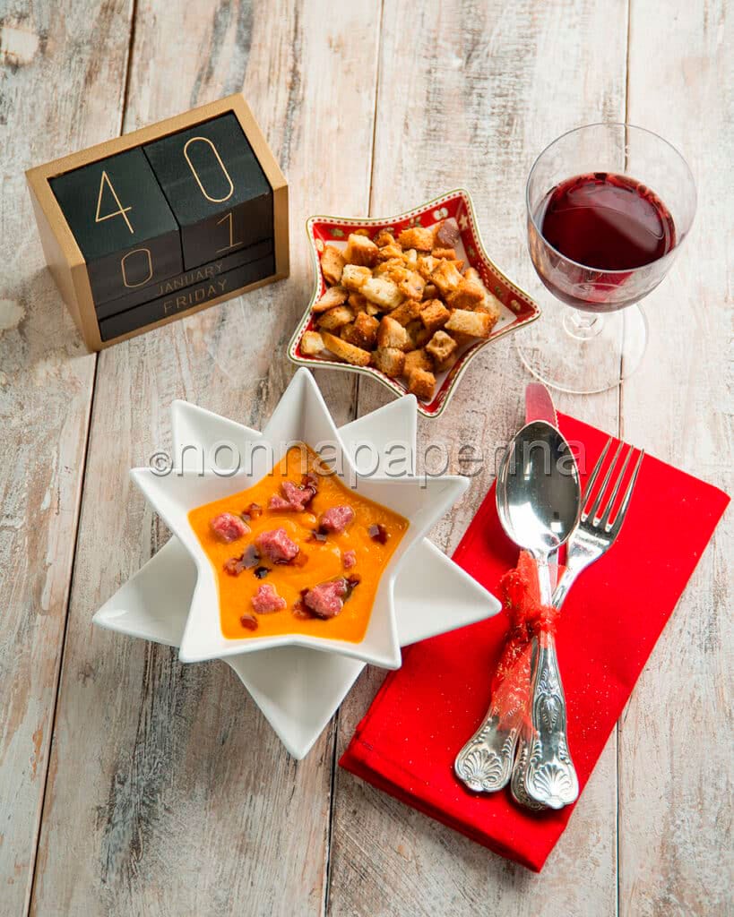 Crema di zucca con cotechino Crema di zucca con cotechino