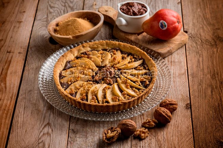 Crostata con pere e cioccolato, un dessert audace Crostata con pere e cioccolato