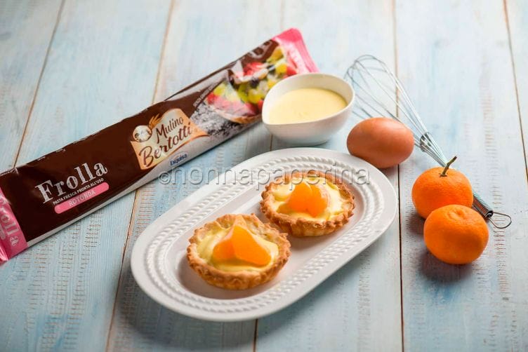 Crostatine alla crema e mandarino, davvero squisite Crostatine alla crema e mandarino