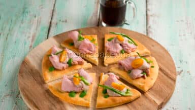 Focaccia con filetto di maiale tonnato