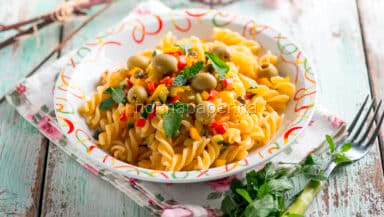 Insalata di fusilli con peperoni