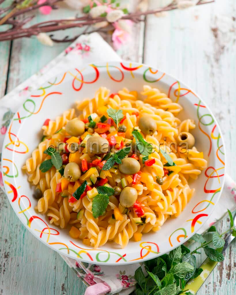 Insalata di fusilli con peperoni Insalata di fusilli con peperoni