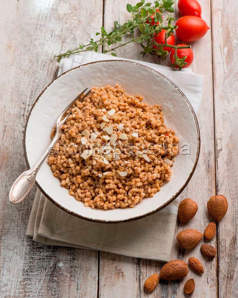 Insalata di sorgo e mandorle Insalata di sorgo e mandorle