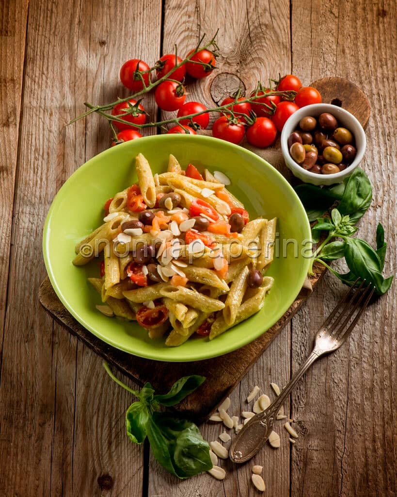 Penne con salmone e pesto Penne con salmone e pesto