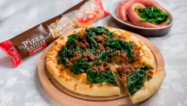 Pizza con salsiccia e cime di rapa