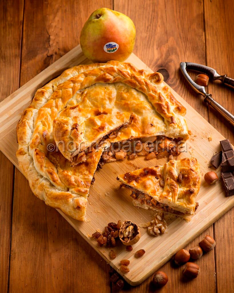 Sfoglia ripiena con pere e frutta secca Sfoglia ripiena con pere e frutta secca