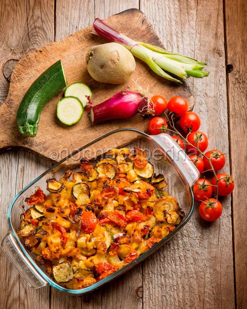 Teglia con patate e zucchine Teglia con patate e zucchine