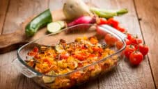 Teglia con patate e zucchine, un contorno corposo