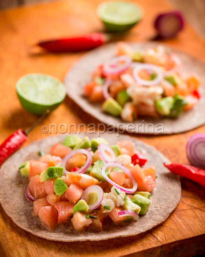 Tortillas con ceviche di gamberi