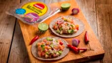 Tortillas con ceviche di gamberi, un piatto squisito