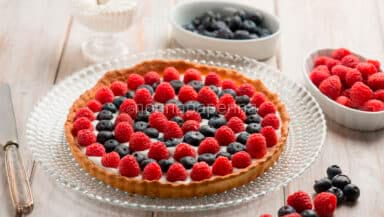 crostata di lamponi e mirtilli