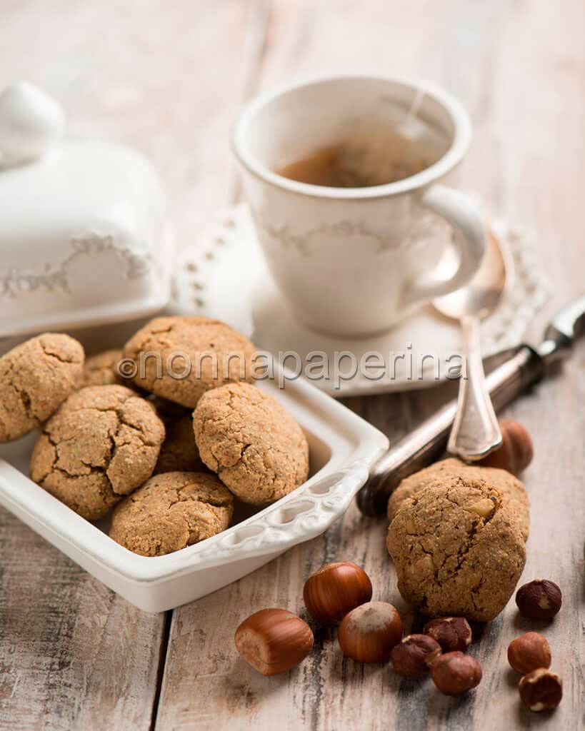 Biscotti con le nocciole e chufa
