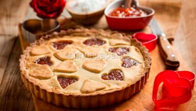 Crostata con marmellata di arance e fragole