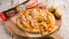 Pizza con patate e lardo, una variante grassa ma squisita Pizza con patate e lardo, una variante grassa ma squisita
