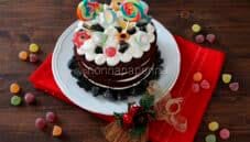 Torta a strati della Befana con caramelle Torta a strati della Befana con caramelle