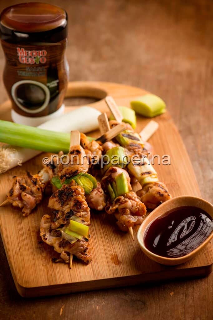 Yakitori di pollo Yakitori di pollo